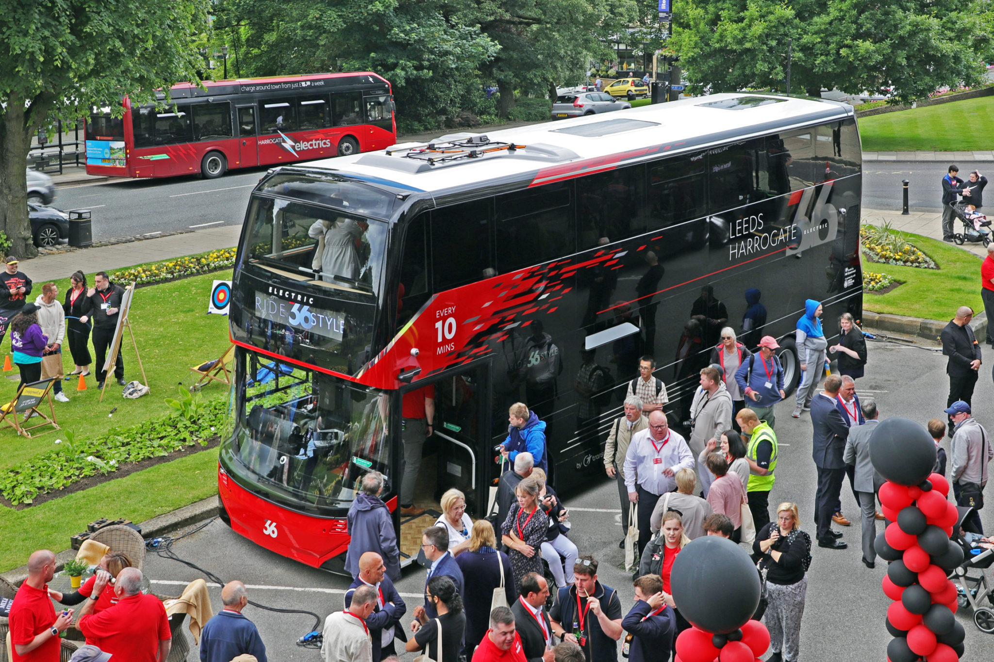 FIRST GLIMPSE: Transdev Blazefield reveals first of 19 Enviro400EVs ...